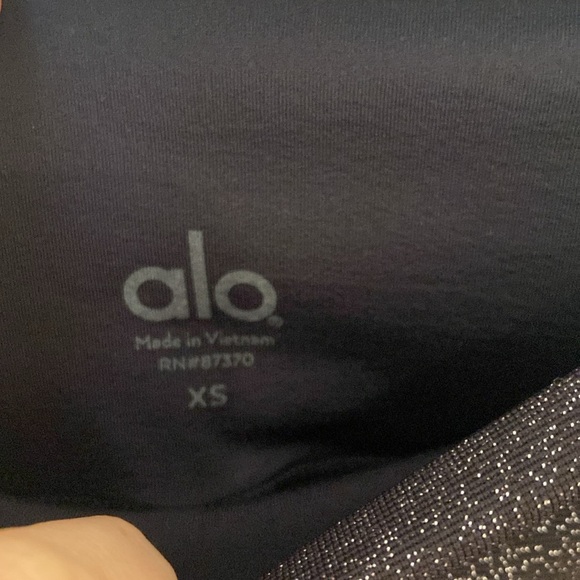 Alo Yoga High-Waist Glitter Biker Short - Picture 4 of 5